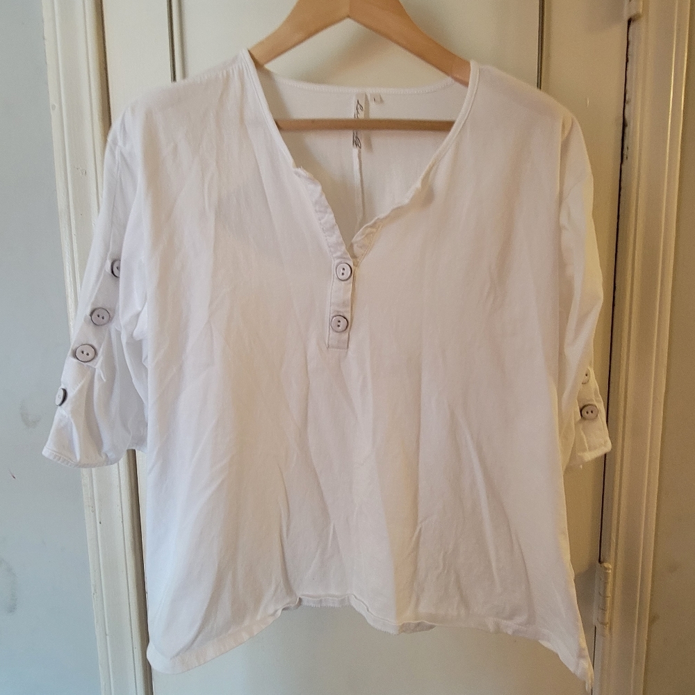 White top size large
